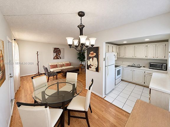 5th image of 312 Mansfield Dr #H