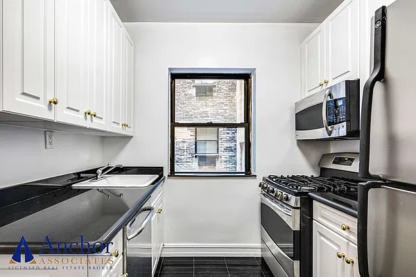 Rented by Anchor Associates | media 5