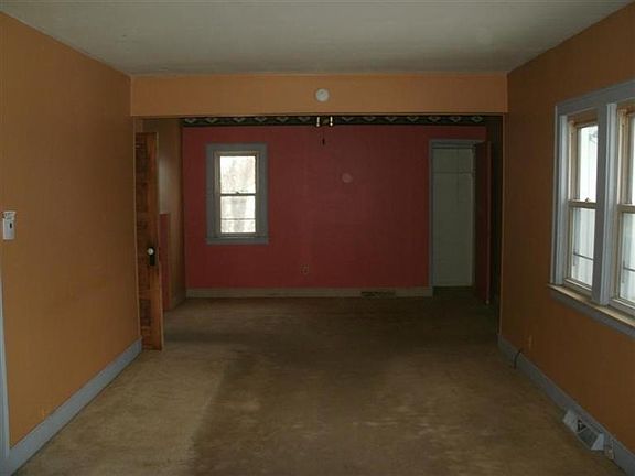 5th image of 2764 Bristol Ave SW