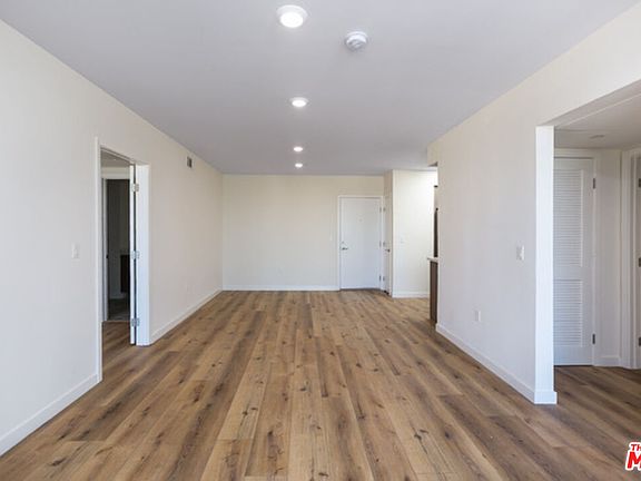 3rd image of 5229 Willowcrest Ave #203