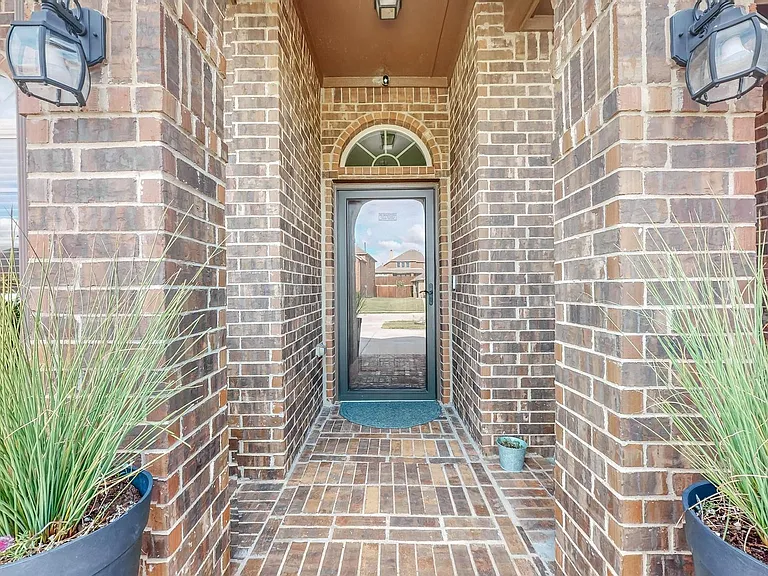997 Shady Lane Dr — Photo 7