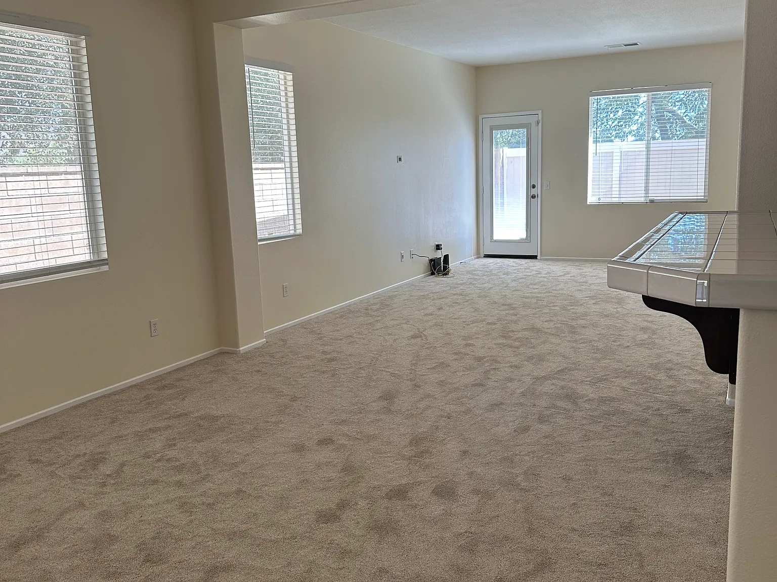 3 bed, 1761 sqft, $2,700 — Photo 4