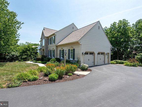 2nd image of 1115 Persimmon Dr