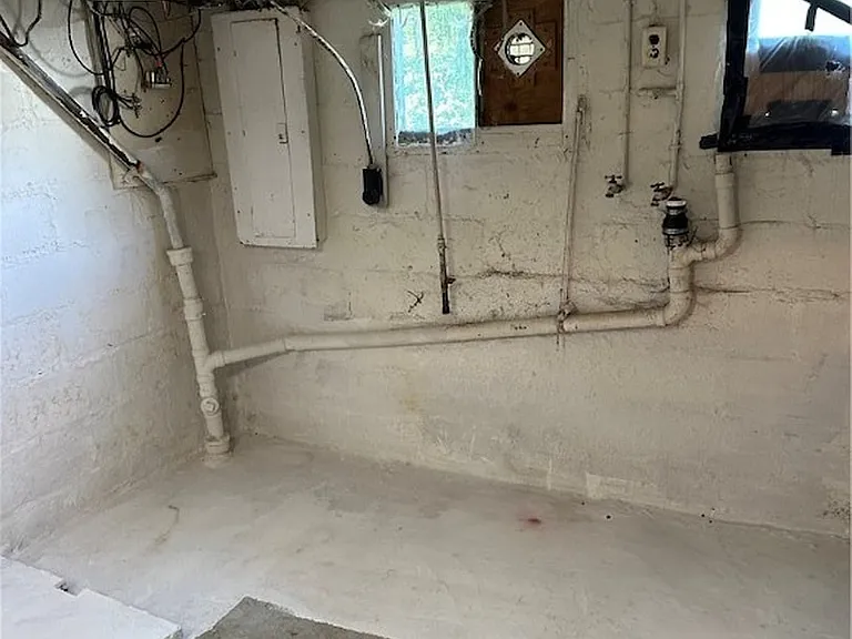 113 Morton Ave — Photo 6
