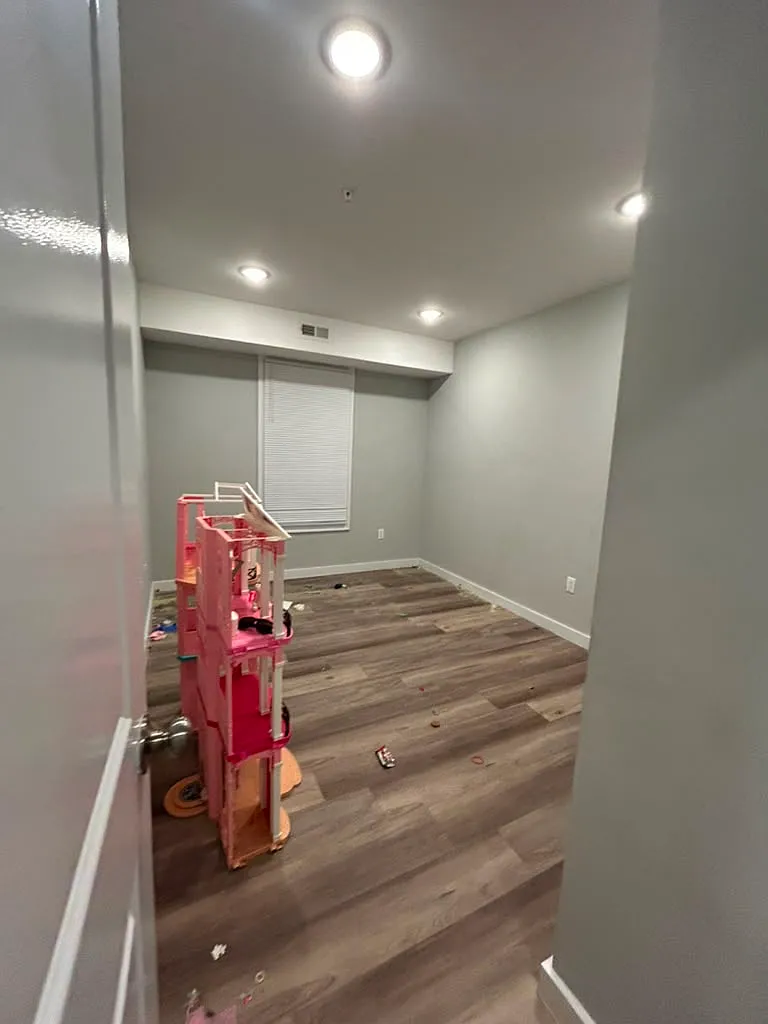 3 bed, $2,372 — Photo 3