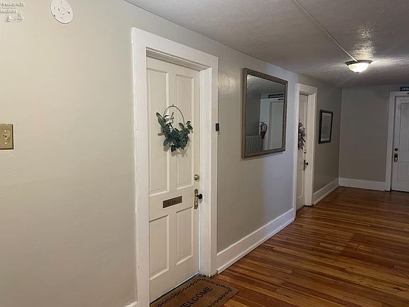 3rd image of 162 Walnut Ave #4