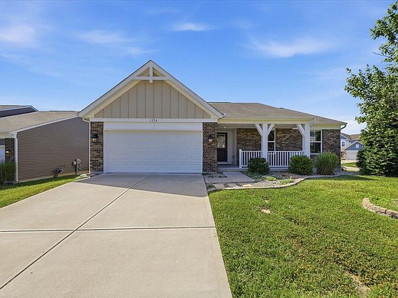 2nd image of 1376 Meadowcrest Cir