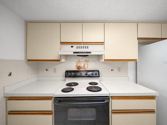 4th image of 11270 SW 62nd Avenue Rd