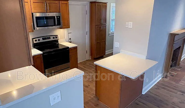 328 E Thompson Ln — Photo 9
