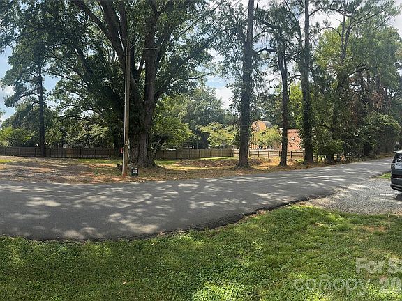 4th image of 4420/4424 Castleton Rd