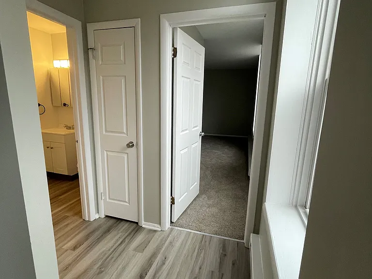 Skidmore Apartments — Photo 10