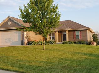 191 Farmstead Dr, Slinger, WI 53086