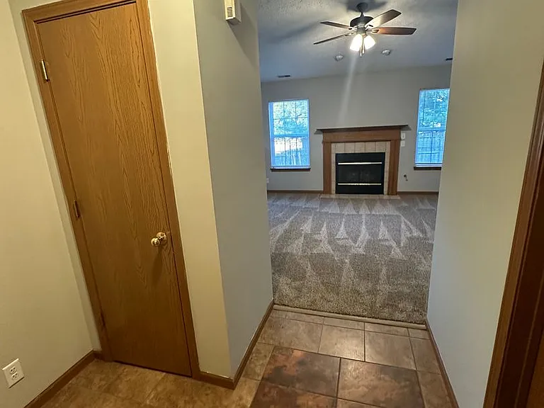 1828 Starks Cir — Photo 2