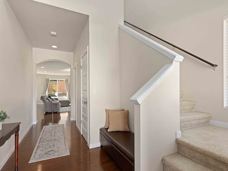 120 Pickford Pl SW — Photo 3