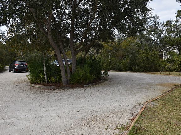 5th image of 126 N Bayshore Dr