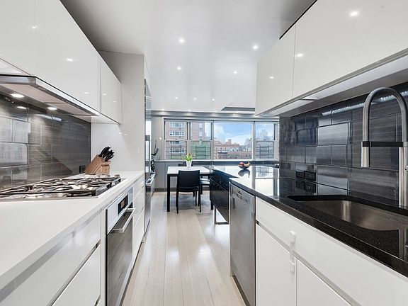 4th image of 30 W 60th St APT 7M