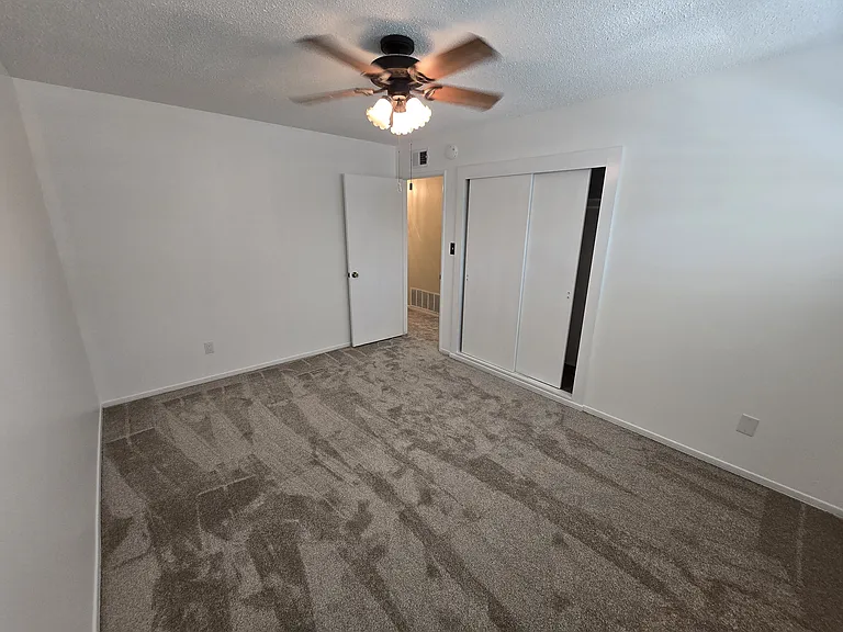 261 W Newburgh St — Photo 13