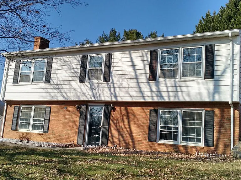 3938 Saint James Cir — Photo 1