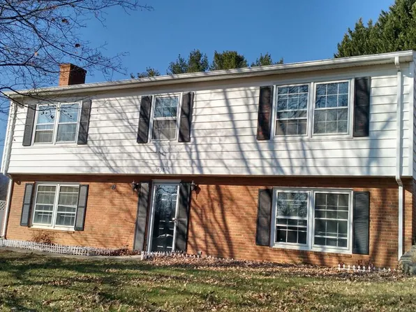 3938 Saint James Cir, Roanoke, VA 24018