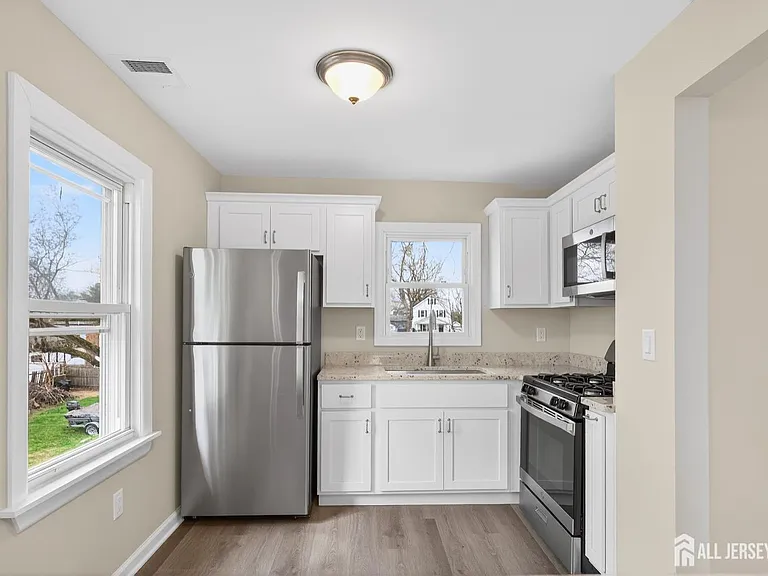 119 Vogel Pl — Photo 10