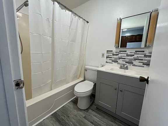 4th image of 204 W Bernard Ave