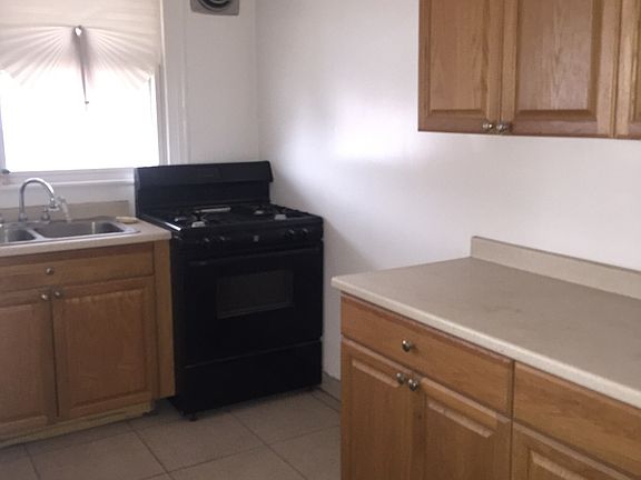 4th image of 3146 Saint Vincent St