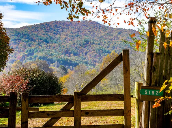 5192 Wolffork Rd, Rabun Gap, GA 30568