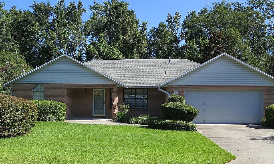 1st image of 913 SW Brookdale Dr