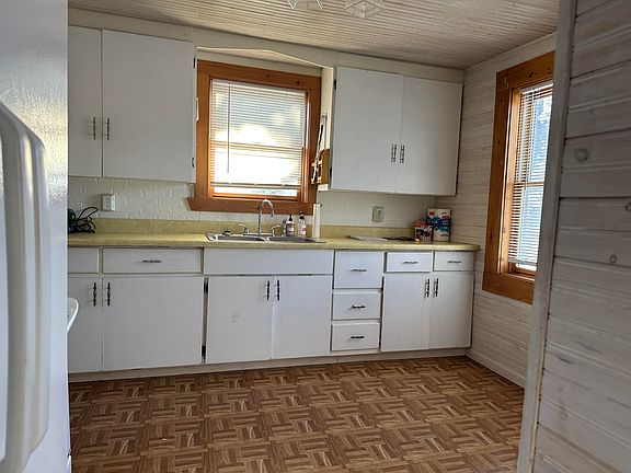 2nd image of 901 Court Sault Est