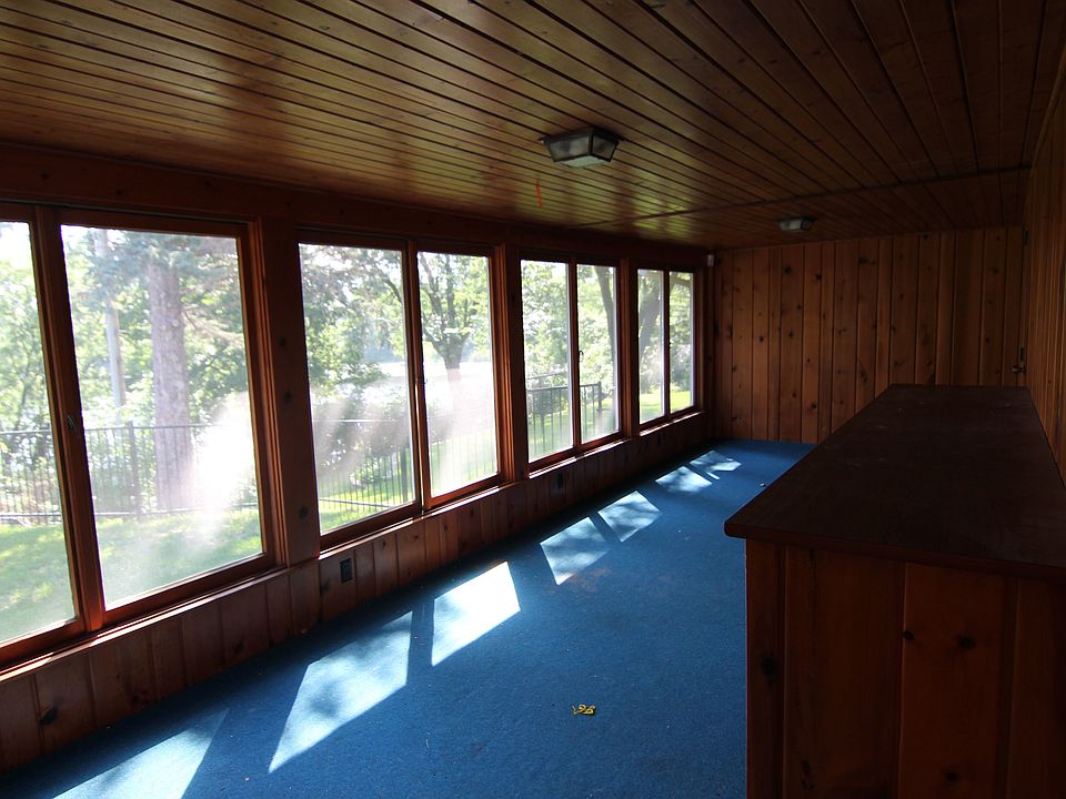 3 season room with lake views