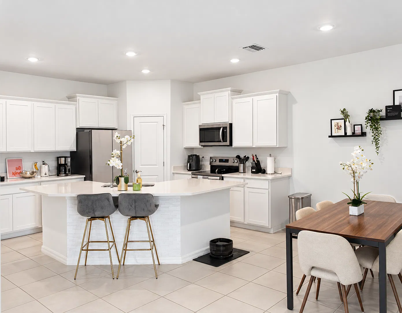 3 bed, 1564 sqft, $2,400 — Photo 4