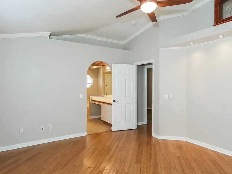 25213 Hyde Park Blvd — Photo 9