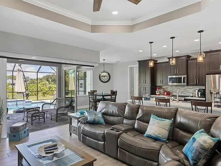 7403 Snow Dr — Photo 15