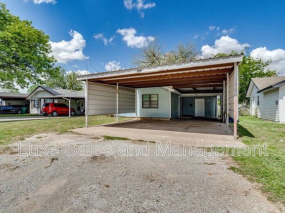 3rd image of 1005 SW 63rd St