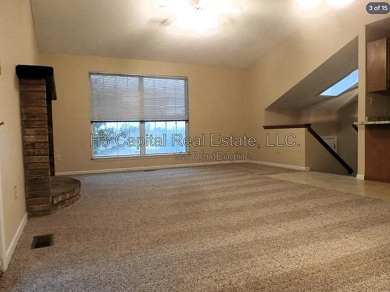 319 Hannah Dr — Photo 3