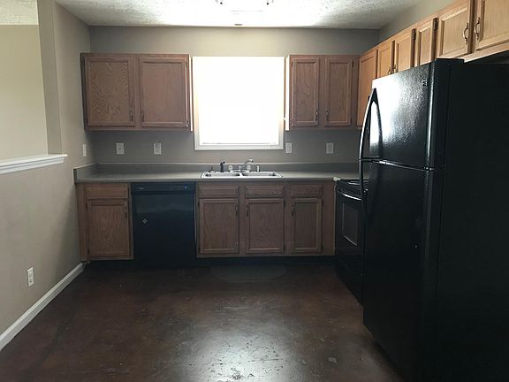 3rd image of 709 Peggy Branch Dr