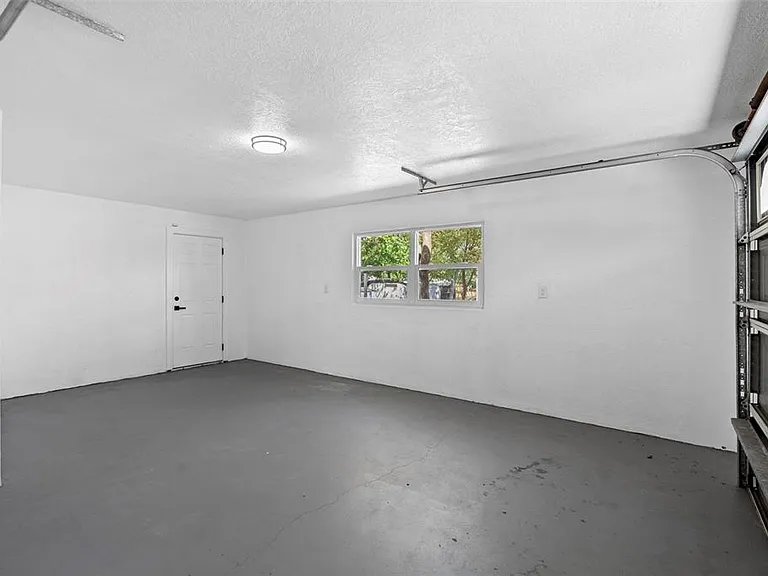 2240 Conway Dr — Photo 16
