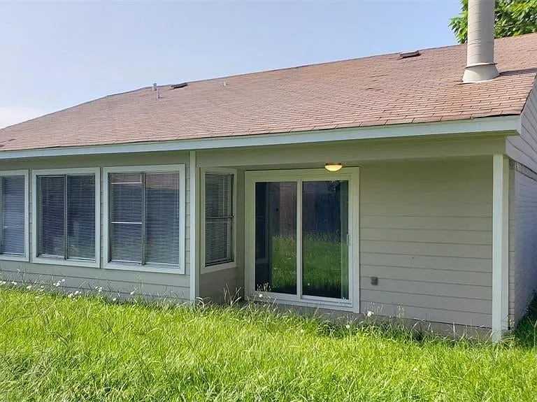 19246 Cypress River Dr — Photo 28