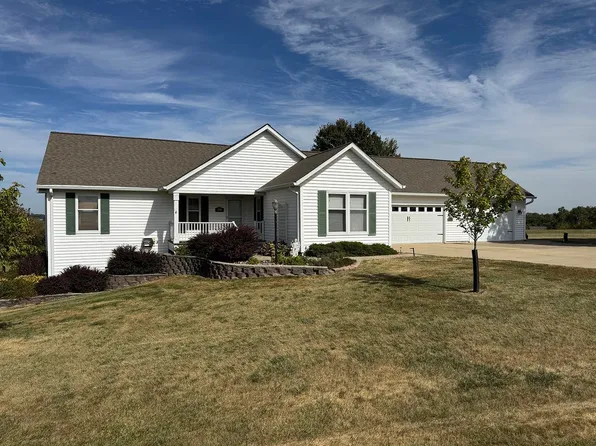 17-90 Whitewater Dr, Lanark, IL 61046