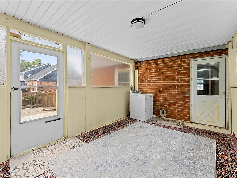 2220 Lauderdale Dr — Photo 37