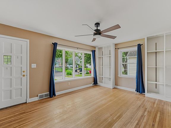 5th image of 1417 12th Ave NE