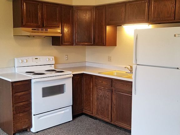 3rd image of 704 Woodbine Ave #1