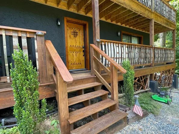 701 Berry Rd, Banner Elk, NC 28604