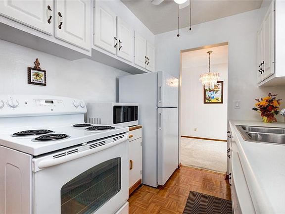 2nd image of 404 Chestnut Dr