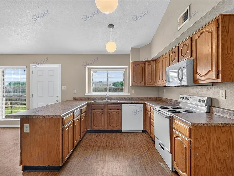521 Weaver St — Photo 10