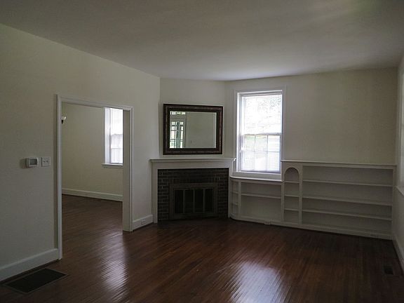 2nd image of 125 Manor Ave