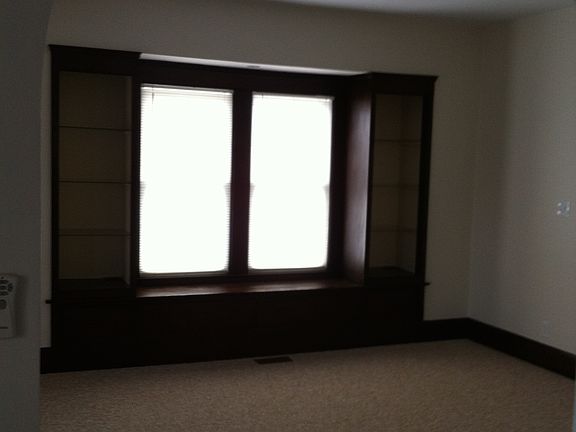 4th image of 3916 E 42nd St