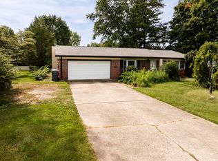9305 W River Rd, Yorktown, IN 47396
