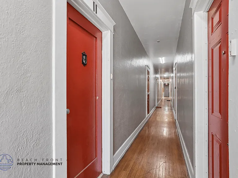 1141 Pine Ave — Photo 28