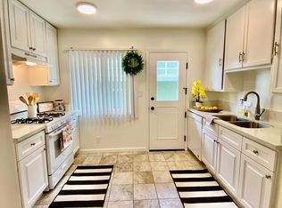 1104 E Imperial Ave APT C, El Segundo, CA 90245